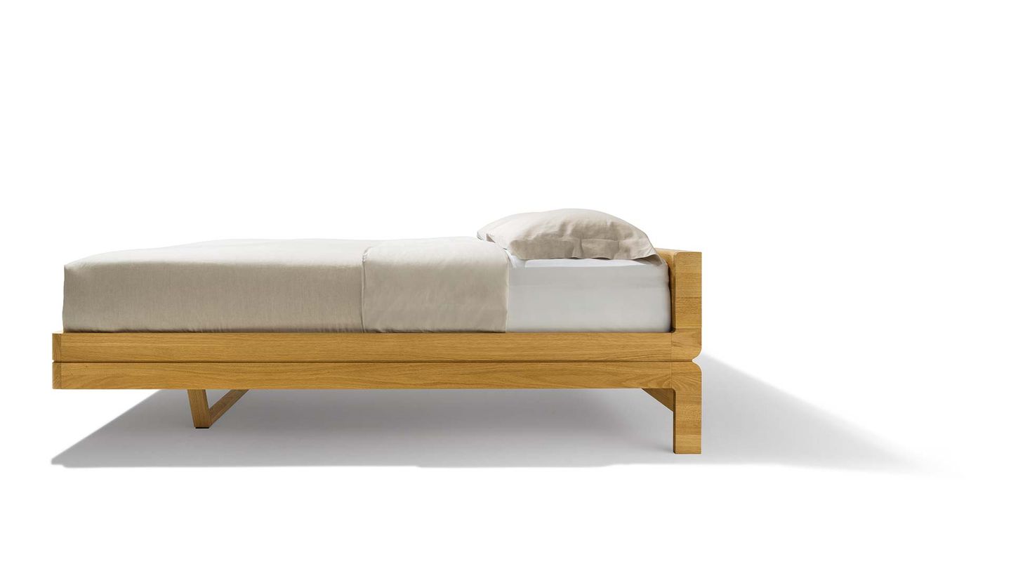 float solid wood bed in the basic version from the side