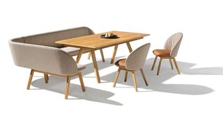 flor corner bench with taso table and flor chairs in oak by TEAM 7