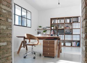 cubus Regal in Nussbaum mit girado Stuhl, atelier Schreibtisch und cubus Schreibtischcontainer