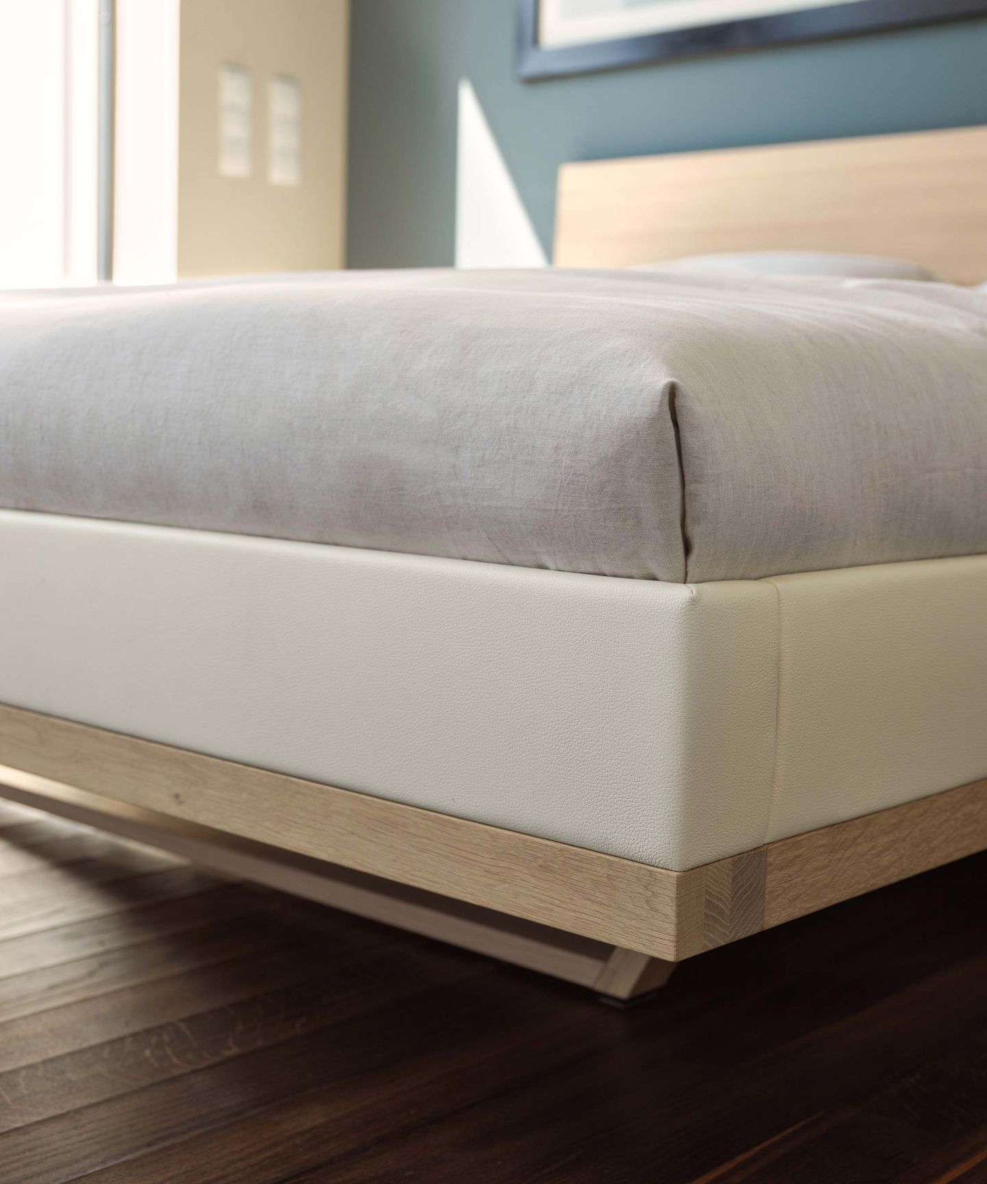 riletto solid wood bed with leather bed sides