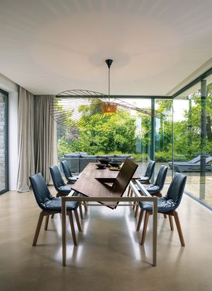 tak extendable table in walnut with lui chairs in leather