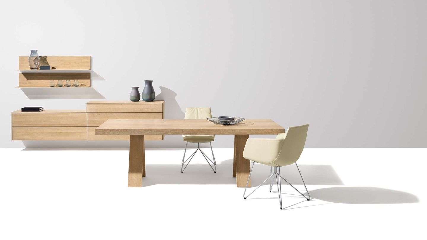 table extensible tema avec pieds en A en chêne huile blanche de TEAM 7 