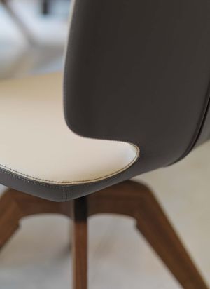 Дизайнерский вращающийся стул „aye“ из кожи, двухцветный