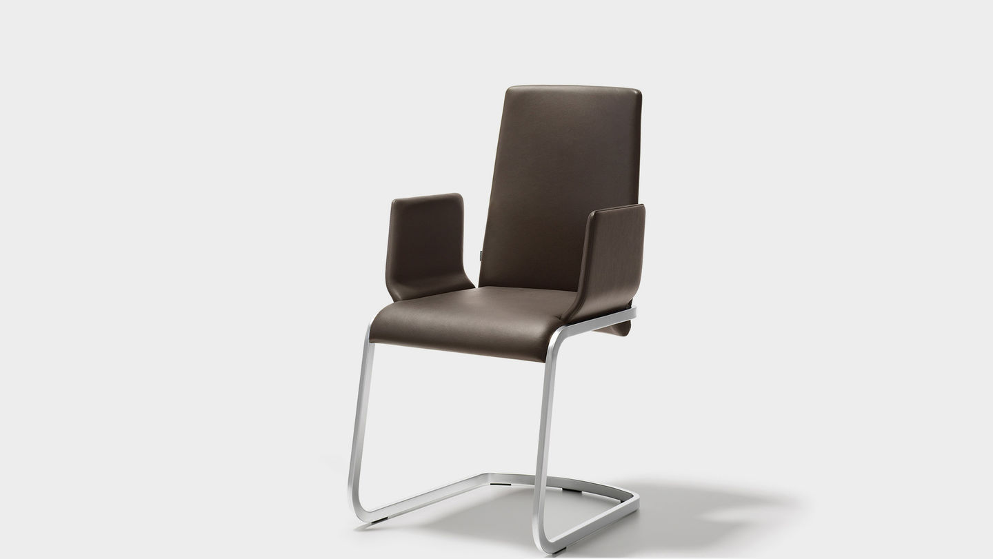 f1 cantilever chair with armrest from TEAM 7