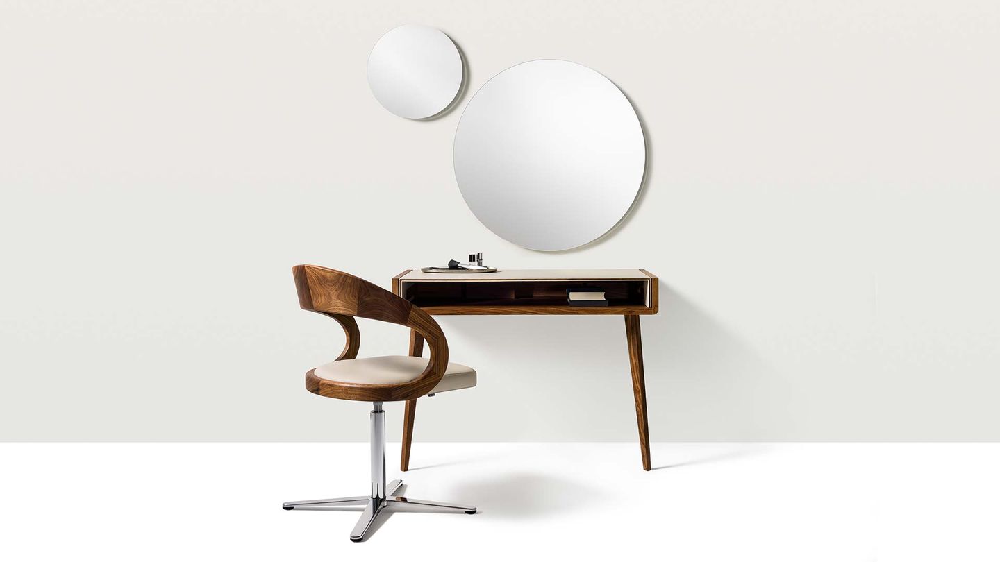 sol designer desk made of wood with girado chair
