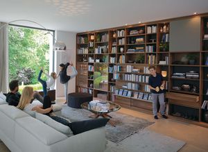 Libreria cubus in legno naturale come parete attrezzata