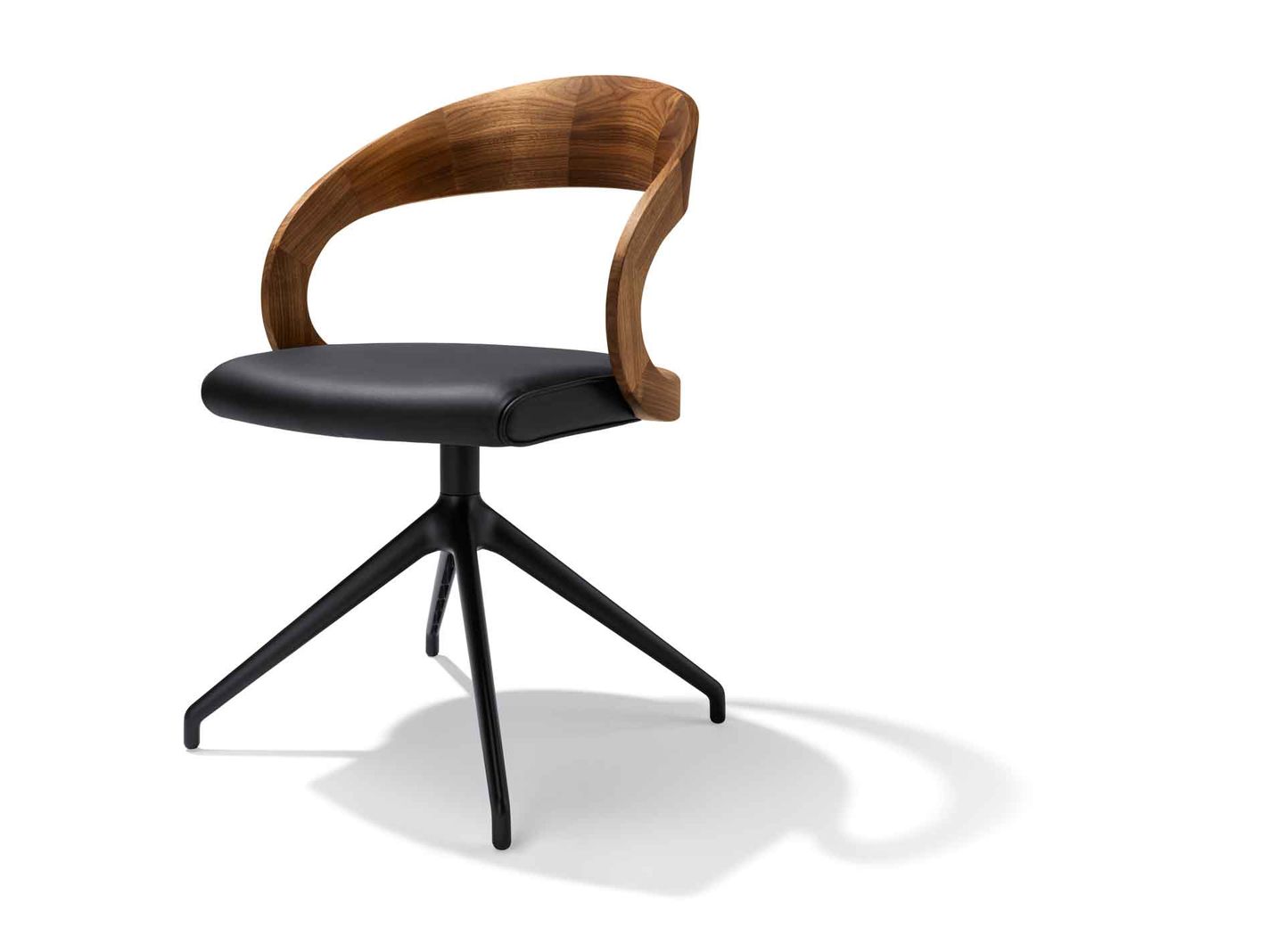 girado Stuhl in Nussbaum  mit Sitzfläche aus Leder und schwarzem Drehgestell