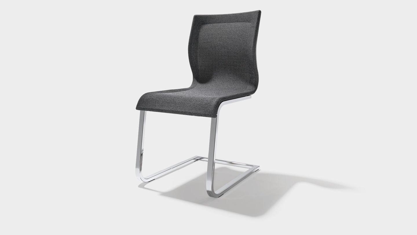 chaise magnum en stricktex gris foncé chiné de TEAM 7