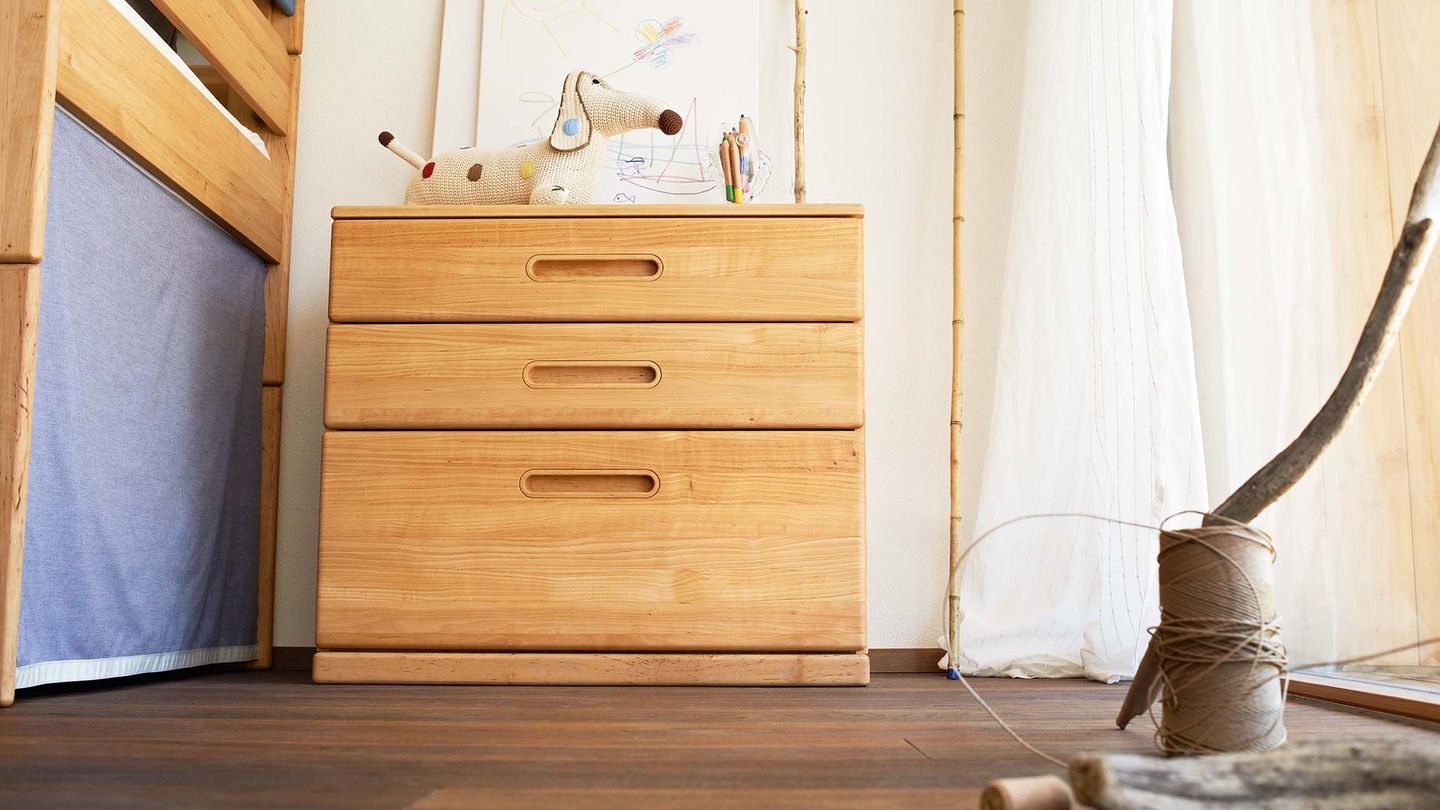 mobile kid’s room dresser made of wood