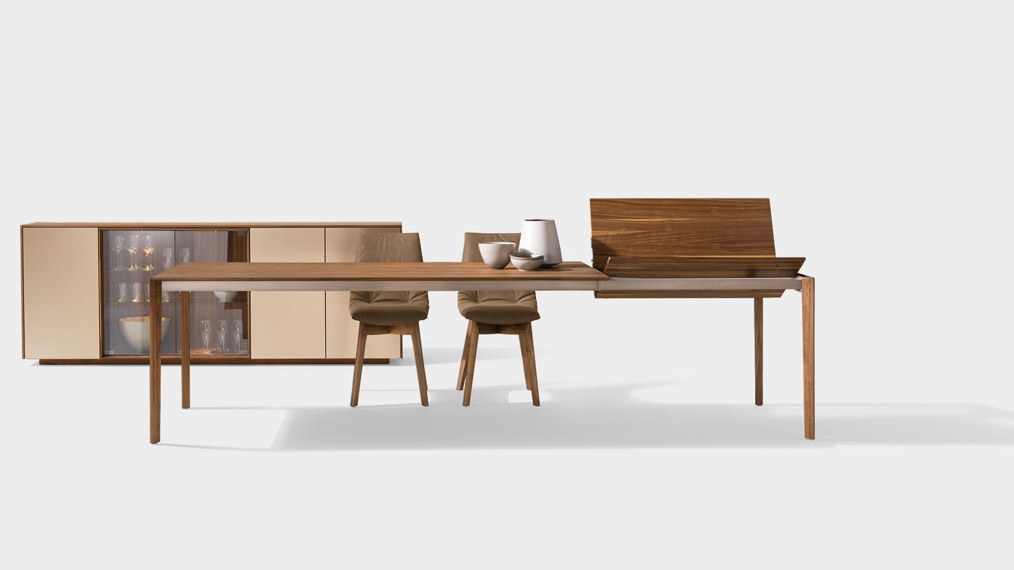 Table extensible tak avec piétement en bois et meuble d'appoint cubus pure