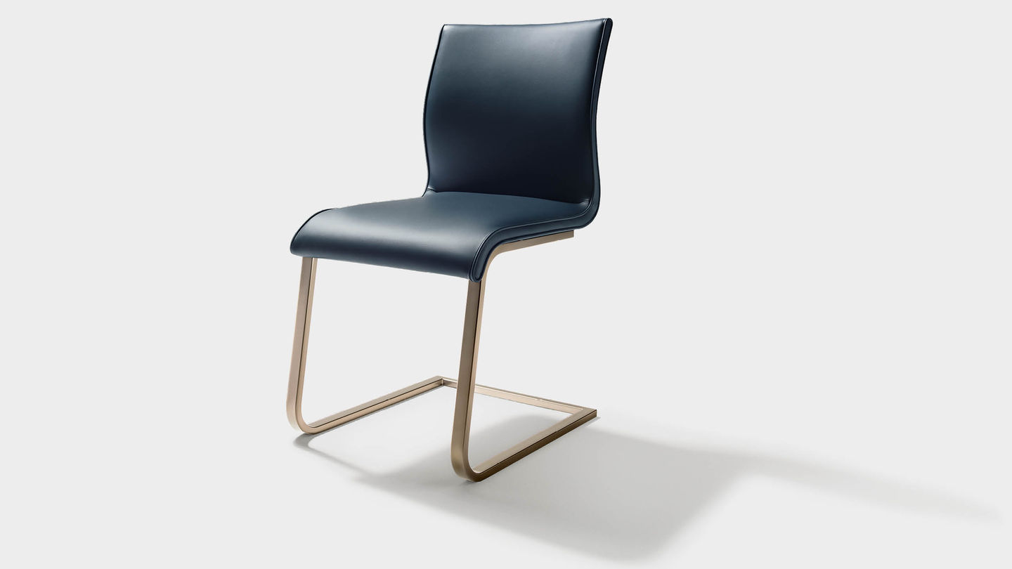 Chaise cantilever magnum avec piétement en bronze mat