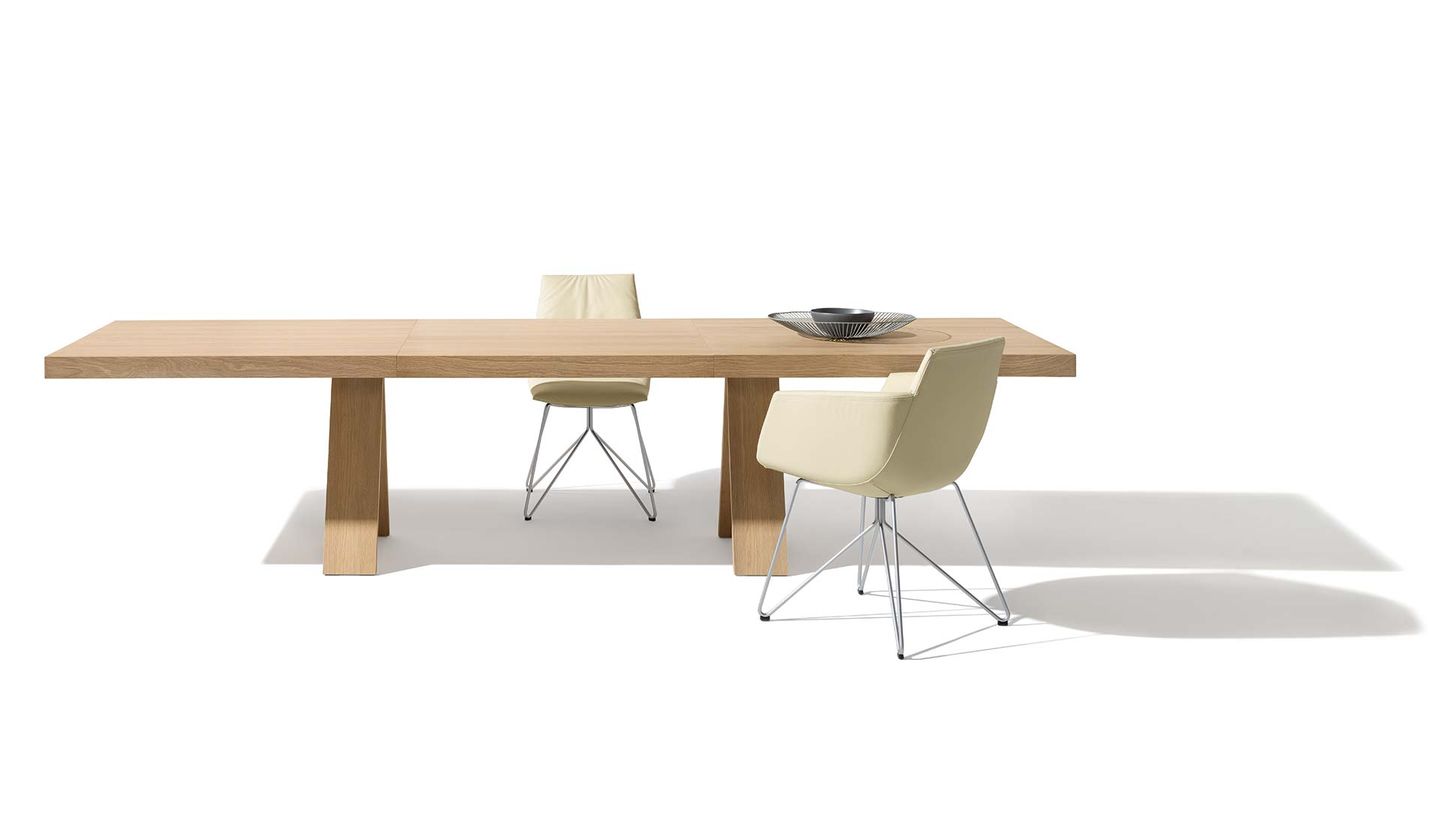 tema extendable table in oak white oil with grand lui chair