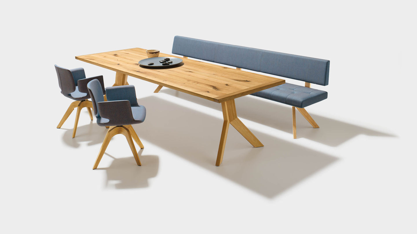 Table de salle à manger en bois massif yps avec chaises aye et banc yps en tissu
