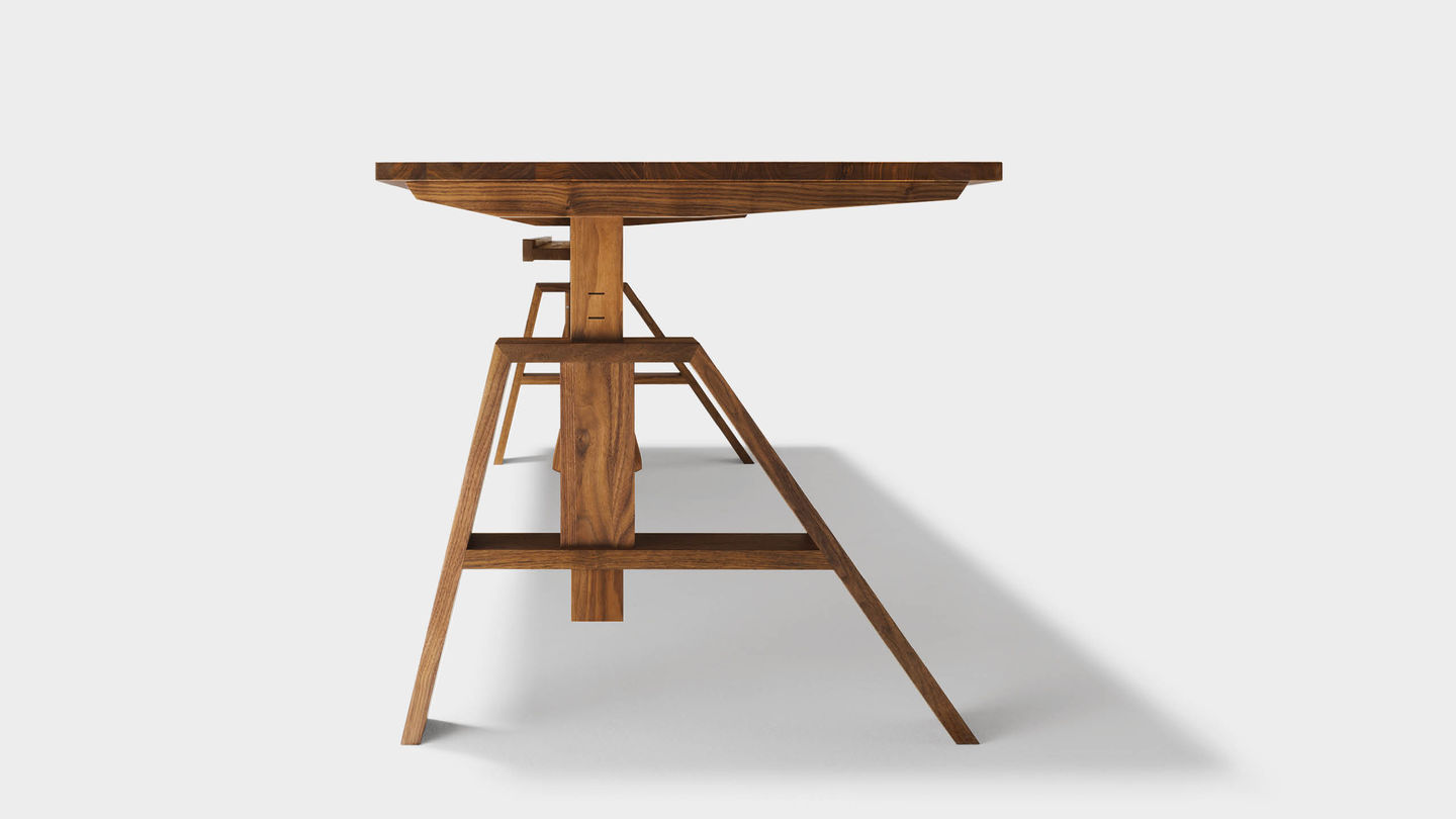 Регулируемый по высоте письменный стол „atelier“ из массива дерева