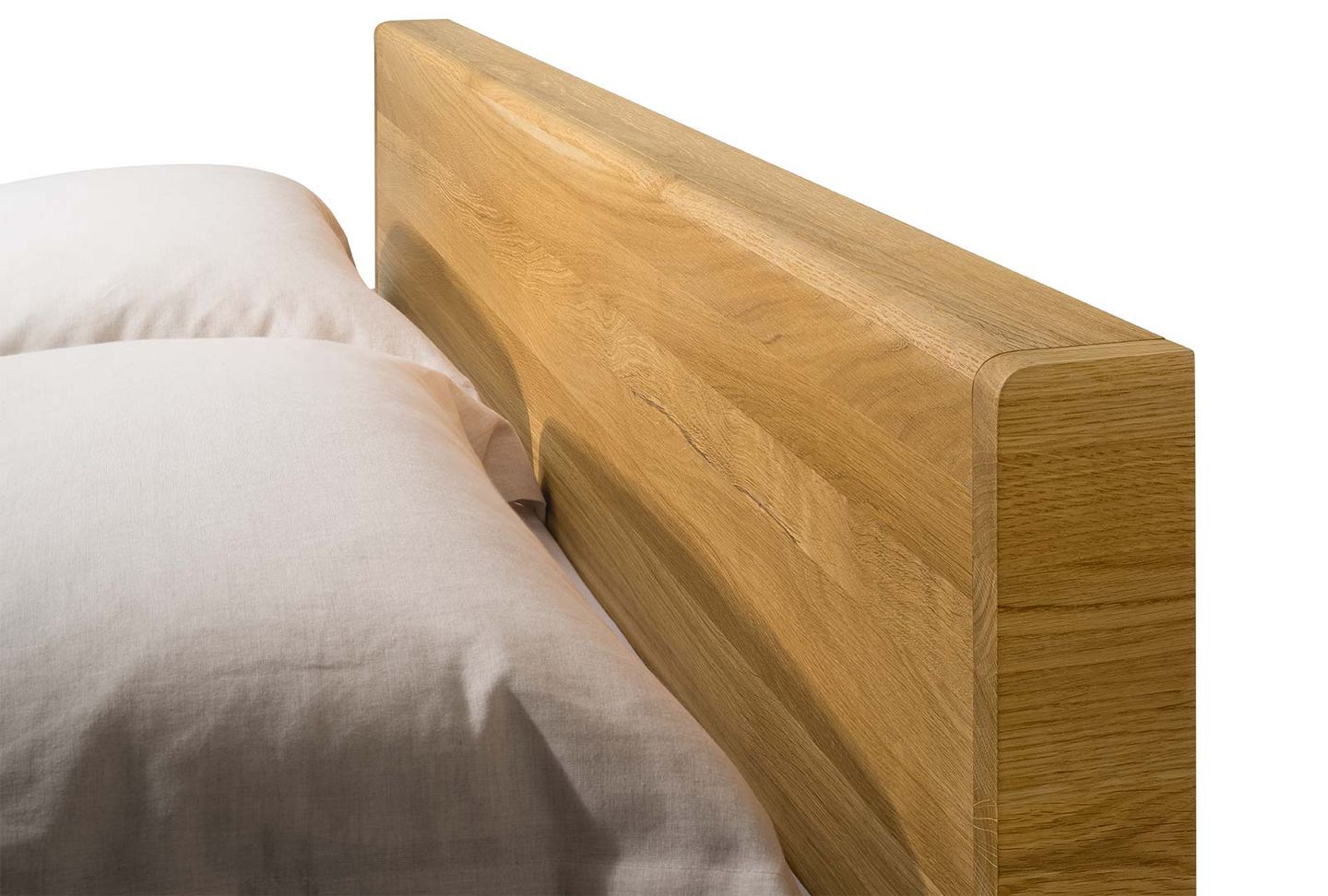 Dettaglio letto float in legno naturale con testiera in legno